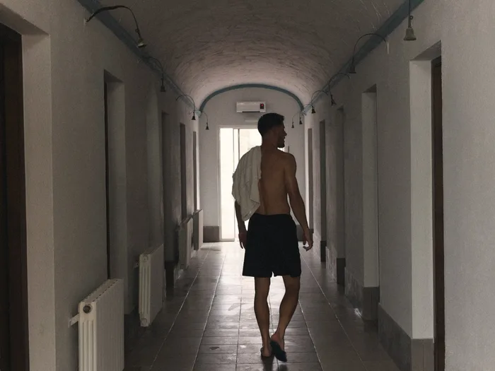 Il corridoio a volta che porta alle cabine dei trattamenti